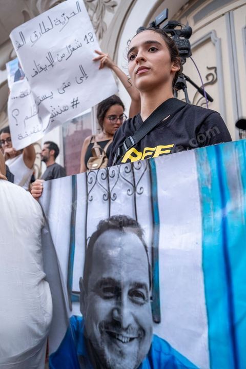 25 juillet 2026 : 5 ans après le coup d'état de Kais Saied, le pays s'enfonce lentement, le peuple et l'économie du pays s'épuisent et l'état stagne à trouver des solutions à l'instar des 10 derniers jours passés où la Tunisie a connu l'une de ses plus forte canicule et crise électrique avec des coupures de plusieurs heures et jours sur l'ensemble du territoire. En ce jour, à la fois Fête de la République et anniversaire de la prise de tous les pouvoirs par le Président en place, à Tunis, près de 2000 contestataires est sorti manifester dans les rues avec les slogans et gestes de la révolution de 2011, "Dégage", "Game Over" ...