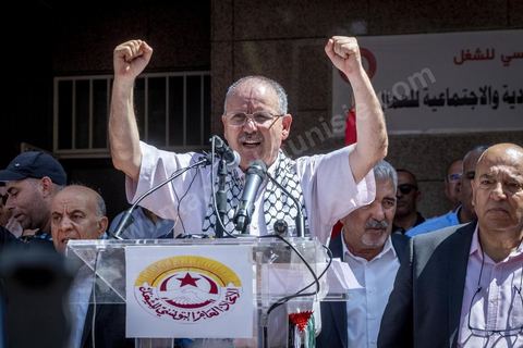 16 juin 2022 : rassemblement syndical ce matin devant le siège de l’UGTT à Tunis, avec le discours de son secrétaire général, Noureddine Taboubi en ce jour de grève générale dans la fonction publique. La grève de 24h largement suivie est une pression forte de l'UGTT contre Saied et son gouvernement pour négocier de nouveaux accords salariaux et « corriger le pouvoir d’achat » des Tunisiens.