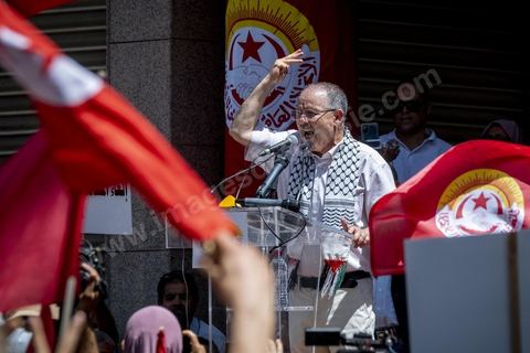 16 juin 2022 : rassemblement syndical ce matin devant le siège de l’UGTT à Tunis, avec le discours de son secrétaire général, Noureddine Taboubi en ce jour de grève générale dans la fonction publique. La grève de 24h largement suivie est une pression forte de l'UGTT contre Saied et son gouvernement pour négocier de nouveaux accords salariaux et « corriger le pouvoir d’achat » des Tunisiens.