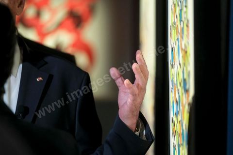 18 novembre 2022, à Djerba en Tunisie, visite du Président de la République tunisienne M. Kais Saied au village de la Francophonie installé dans le Parc Djerba Explore. Bain de foule et visite de l'exposition de calligraphie en compagnie du maitre calligraphe tunisien Nja Mahdaoui et de la ministre des affaires culturelles Mme Hayet Ketat Guermazi.  