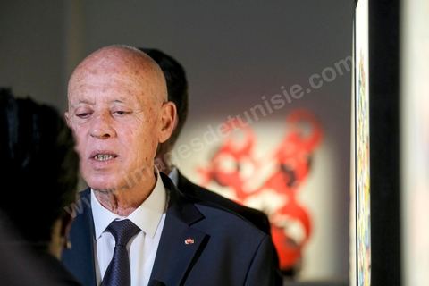 18 novembre 2022, à Djerba en Tunisie, visite du Président de la République tunisienne M. Kais Saied au village de la Francophonie installé dans le Parc Djerba Explore. Bain de foule et visite de l'exposition de calligraphie en compagnie du maitre calligraphe tunisien Nja Mahdaoui et de la ministre des affaires culturelles Mme Hayet Ketat Guermazi.  