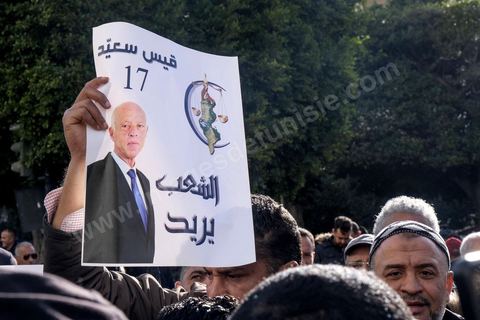 14 janvier 2023 : Tunis est sous haute tension, plusieurs appels à manifester contre le coup d'état du président Kais Saied du 25 juillet 2021, en ce jour d'anniversaire de la révolution tunisienne et du départ de Ben Ali en 2011. Plusieurs milliers de manifestants ont réussi, malgré l'interdction des manifestations, à rejoindre l'avenue Habib Bourguiba pour crier des slogans contre le Président en place. Le célèbre "dégage" tunisien a raisonné toute la journée chez les partisans du Front du Salut, majoritairmeent des nahdaouis, déplorant une situation économique et sociale très inquiétante en Tunisie. 