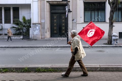 14 janvier 2023 : Tunis est sous haute tension, plusieurs appels à manifester contre le coup d'état du président Kais Saied du 25 juillet 2021, en ce jour d'anniversaire de la révolution tunisienne et du départ de Ben Ali en 2011. Plusieurs milliers de manifestants ont réussi, malgré l'interdction des manifestations, à rejoindre l'avenue Habib Bourguiba pour crier des slogans contre le Président en place. Le célèbre "dégage" tunisien a raisonné toute la journée chez les partisans du Front du Salut, majoritairmeent des nahdaouis, déplorant une situation économique et sociale très inquiétante en Tunisie. 