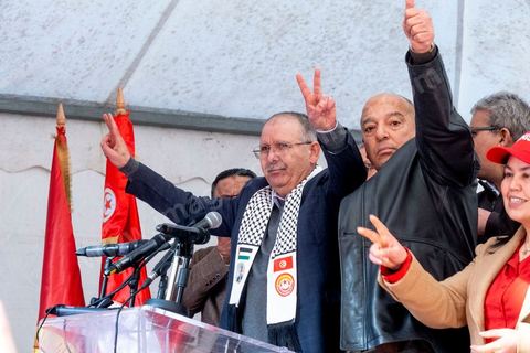 4 mars 2023 : à l'appel de l'UGTT, la grande centrale syndicale, près de 10 000 personnes sont venues écouter le secrétaire général Noureddine Taboubi devant le siège historique de l'UGTT puis manifester sur l'avneue Bourguiba. Taboubi a salué les personnalités politiques et publiques récemment arrêtées et incarcérées, il a demandé la libération des syndicalistes arrétés, a contesté le secret du gouvernement sur les négociations avec le FMI et a appelé le peuple à s'unir autour de la centrale syndicale pour lutter contre le pouvoir en place.  De nombreux leaders étaient présents et ont marchés dans le calme dans les rues de Tunis face à un impressionannt dispositif policier. 