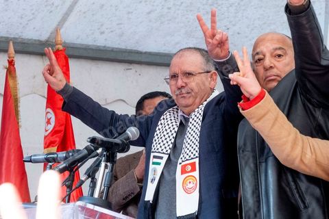 4 mars 2023 : à l'appel de l'UGTT, la grande centrale syndicale, près de 10 000 personnes sont venues écouter le secrétaire général Noureddine Taboubi devant le siège historique de l'UGTT puis manifester sur l'avneue Bourguiba. Taboubi a salué les personnalités politiques et publiques récemment arrêtées et incarcérées, il a demandé la libération des syndicalistes arrétés, a contesté le secret du gouvernement sur les négociations avec le FMI et a appelé le peuple à s'unir autour de la centrale syndicale pour lutter contre le pouvoir en place.  De nombreux leaders étaient présents et ont marchés dans le calme dans les rues de Tunis face à un impressionannt dispositif policier. 