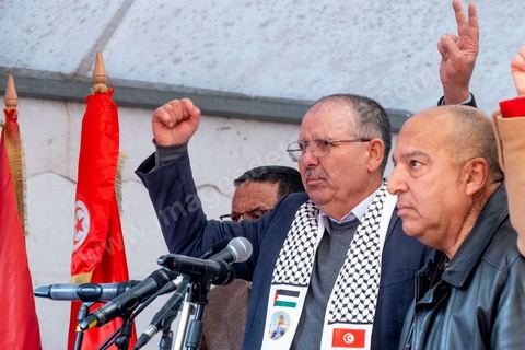 4 mars 2023 : à l'appel de l'UGTT, la grande centrale syndicale, près de 10 000 personnes sont venues écouter le secrétaire général Noureddine Taboubi devant le siège historique de l'UGTT puis manifester sur l'avneue Bourguiba. Taboubi a salué les personnalités politiques et publiques récemment arrêtées et incarcérées, il a demandé la libération des syndicalistes arrétés, a contesté le secret du gouvernement sur les négociations avec le FMI et a appelé le peuple à s'unir autour de la centrale syndicale pour lutter contre le pouvoir en place.  De nombreux leaders étaient présents et ont marchés dans le calme dans les rues de Tunis face à un impressionannt dispositif policier. 