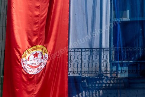 4 mars 2023 : à l'appel de l'UGTT, la grande centrale syndicale, près de 10 000 personnes sont venues écouter le secrétaire général Noureddine Taboubi devant le siège historique de l'UGTT puis manifester sur l'avneue Bourguiba. Taboubi a salué les personnalités politiques et publiques récemment arrêtées et incarcérées, il a demandé la libération des syndicalistes arrétés, a contesté le secret du gouvernement sur les négociations avec le FMI et a appelé le peuple à s'unir autour de la centrale syndicale pour lutter contre le pouvoir en place.  De nombreux leaders étaient présents et ont marchés dans le calme dans les rues de Tunis face à un impressionannt dispositif policier. 