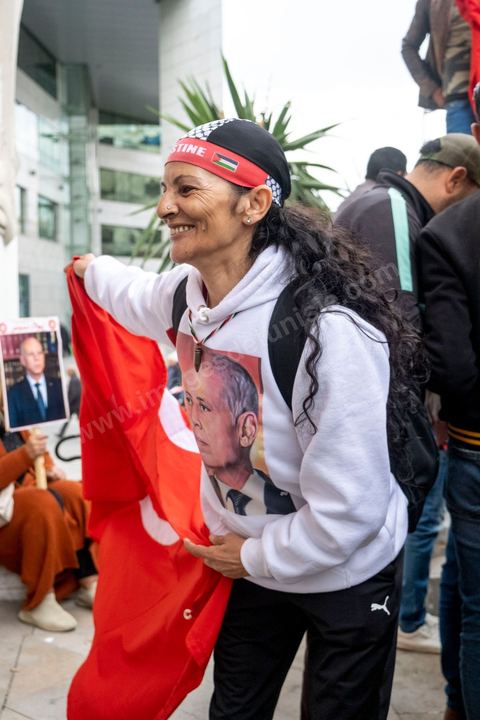 20 mars 2023 : en cette date anniversaire de l'Indépendance de la Tunisie en 1956, les partisans du Président tunisien Kais Saied se sont rassemblées à l'avneue Bourguiba à Tunis. Près d'un millier de personnes avec drapeaux et photos du président ont scandé leur soutien en chantant l'hymne national, des chants partisans et en diffusant des discours de Kasi Saied. Le dirigeant du Harak 25 juillet Fathy Hakimi, organisateur du rassemblement, a affirmé que ce rassemblement est un nouveau soutien aux décisions du président et contre la motion de l'Union européenne qu'il considère comme une ingérence dans les affaires internes du pays. Il a, par ailleurs, appelé l'Assemblée des représentants du peuple à tenir une séance plénière pour répondre aux décisions du Parlement européen.