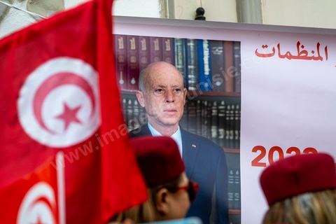 20 mars 2023 : en cette date anniversaire de l'Indépendance de la Tunisie en 1956, les partisans du Président tunisien Kais Saied se sont rassemblées à l'avneue Bourguiba à Tunis. Près d'un millier de personnes avec drapeaux et photos du président ont scandé leur soutien en chantant l'hymne national, des chants partisans et en diffusant des discours de Kasi Saied. Le dirigeant du Harak 25 juillet Fathy Hakimi, organisateur du rassemblement, a affirmé que ce rassemblement est un nouveau soutien aux décisions du président et contre la motion de l'Union européenne qu'il considère comme une ingérence dans les affaires internes du pays. Il a, par ailleurs, appelé l'Assemblée des représentants du peuple à tenir une séance plénière pour répondre aux décisions du Parlement européen.