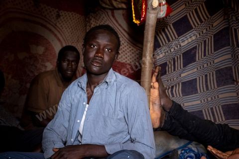 21 February 2024: this sub-Saharan migrant camp on the outskirts of the town of Jebeniana, north of Sfax, is home to almost 300 men, women and children. Driven from their homes a year ago by statements made by the President of the Republic of Tunisia, Kais Saied, thousands of migrants are being dumped on the streets and in the countryside by the local authorities, with the constant risk of being arrested and sent back to the Libyan or Algerian borders. These makeshift camps on wasteland or in fields have been abandoned by international NGOs.