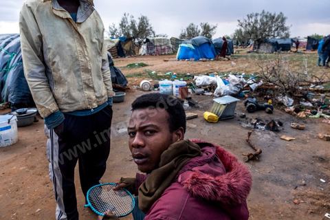 21 February 2024: this sub-Saharan migrant camp on the outskirts of the town of Jebeniana, north of Sfax, is home to almost 300 men, women and children. Driven from their homes a year ago by statements made by the President of the Republic of Tunisia, Kais Saied, thousands of migrants are being dumped on the streets and in the countryside by the local authorities, with the constant risk of being arrested and sent back to the Libyan or Algerian borders. These makeshift camps on wasteland or in fields have been abandoned by international NGOs.