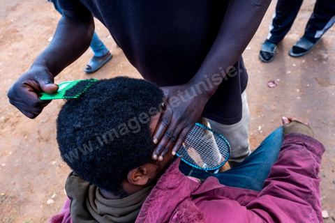 21 February 2024: this sub-Saharan migrant camp on the outskirts of the town of Jebeniana, north of Sfax, is home to almost 300 men, women and children. Driven from their homes a year ago by statements made by the President of the Republic of Tunisia, Kais Saied, thousands of migrants are being dumped on the streets and in the countryside by the local authorities, with the constant risk of being arrested and sent back to the Libyan or Algerian borders. These makeshift camps on wasteland or in fields have been abandoned by international NGOs.