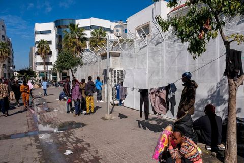 22 February 2024: in front of the offices of the IOM (International Organisation for Migrants) in the heart of the Berges du Lac business district in Tunis, almost 500 migrants are camped out here awaiting expatriation to their countries of origin.