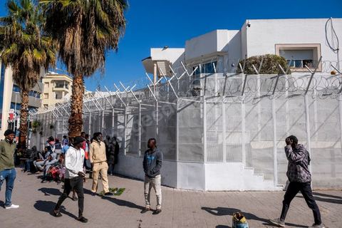 22 February 2024: in front of the offices of the IOM (International Organisation for Migrants) in the heart of the Berges du Lac business district in Tunis, almost 500 migrants are camped out here awaiting expatriation to their countries of origin.