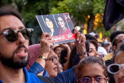 04 octobre 2024 : la marche populaire convoquée par le Réseau Tunisien pour les Droits et Libertés pour protester contre la situation politique et électorale en Tunisie s'est déroulée au coeur de Tunis sous une très forte présence policière. Un petit millier de manifestants ont défilé à Tunis, dénonçant les atteintes aux libertés et appelant au boycott du scrutin de dimanche, 1er tour des élections présidentielles. « Ni peur ni terreur, le pouvoir est entre les mains du peuple », scandaient les manifestants. 