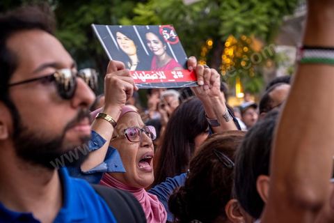 04 octobre 2024 : la marche populaire convoquée par le Réseau Tunisien pour les Droits et Libertés pour protester contre la situation politique et électorale en Tunisie s'est déroulée au coeur de Tunis sous une très forte présence policière. Un petit millier de manifestants ont défilé à Tunis, dénonçant les atteintes aux libertés et appelant au boycott du scrutin de dimanche, 1er tour des élections présidentielles. « Ni peur ni terreur, le pouvoir est entre les mains du peuple », scandaient les manifestants. 