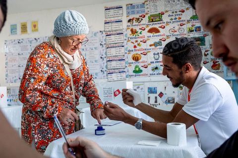 6 octobre 2024 : à 8h ouverture des bureaux de vote sur tout le territoire tunisien pour le 1er tour des léections présidentielles. Trois candidats autorisés à participer, dont un en prison condamné à 12 ans, et le président sortant Kais Saied dont sa réélection ne semble pas faire de doute dès le 1er tour. La question ce matin est la mobilisation citoyenne. 