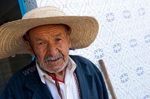 Marché traditionnel des fleurs d'orangers à , les cultivateurs apportent ici leur cueillette destinées aux producteurs et particuliers. 