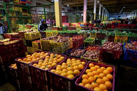Halle aux fruits et légumes du marché de gros de Tunis à El Mourouj