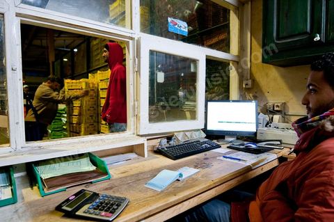 Bureau du vendeur à la Halle aux fruits et légumes du marché de gros de Tunis à El Mourouj