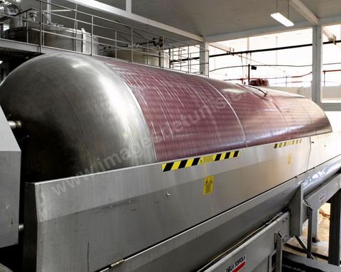 la Cave de Grombalia au Cap Bon n’a cessé d’investir pour devenir un des fleurons des Vignerons de Carthage ( UCCV ), digne des unités de vinifications les plus performantes que l’on peut voir en Europe.