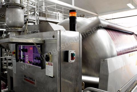 la Cave de Grombalia au Cap Bon n’a cessé d’investir pour devenir un des fleurons des Vignerons de Carthage ( UCCV ), digne des unités de vinifications les plus performantes que l’on peut voir en Europe.
