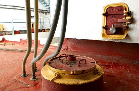 Créée en 1948, la Cave de Kélibia compte aujourd’hui 160 adhérents pour une production moyenne de 11000 hl pour 640 ha de cépage Muscat d’Alexandrie produisant la fameuse AOC Premier Cru Muscat sec de Kélibia, et environ 120 ha de Chardonnay- Grenache blanc - Ugni Blanc - Vermentino- Syrah - Grenache noir. Vignerons de Carthage UCCV