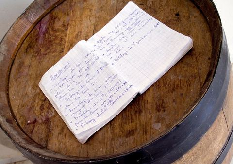 la Cave de Grombalia au Cap Bon n’a cessé d’investir pour devenir un des fleurons des Vignerons de Carthage ( UCCV ), digne des unités de vinifications les plus performantes que l’on peut voir en Europe.