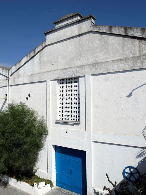 Depuis sa création en 1932, la Cave de Bir Drassen est un haut lieu du vin tunisien. Les Vignerons de Carthage UCCV