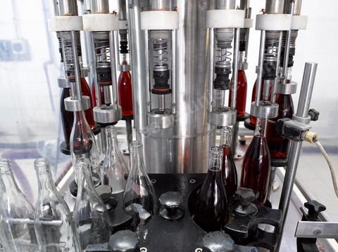 Depuis sa création en 1932, la Cave de Bir Drassen est un haut lieu du vin tunisien. Les Vignerons de Carthage UCCV