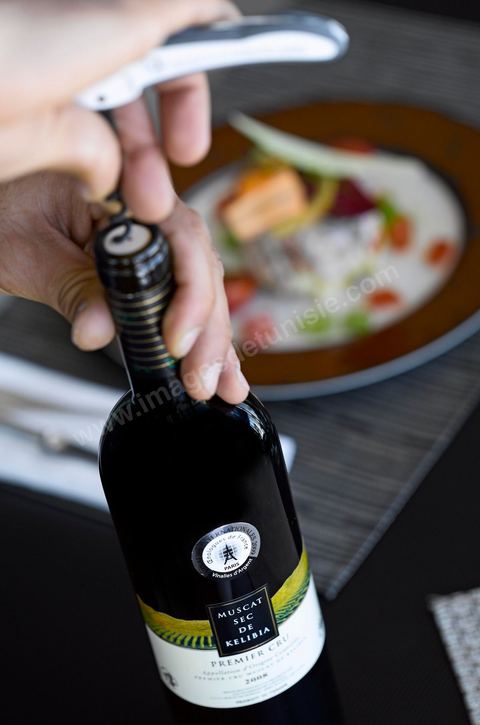 Découhonnage du Muscat de Kelibia au restaurant du villa Didon