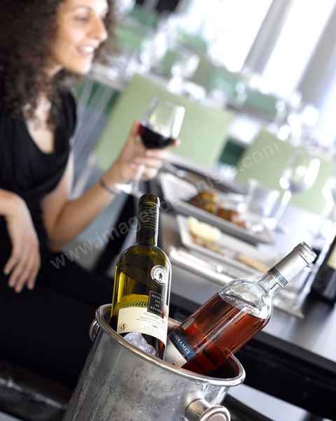 Bouteilles de vin et dégustation  au restaurant du villa Didon