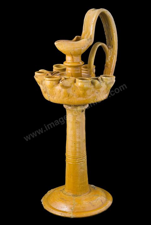 Lampe chandelier, "Mnara bel Haska", Nabeul début 20ème siécle - Ceramique jaune et verte - Lalla Hadria Museum - Djerba Explore - Djerba