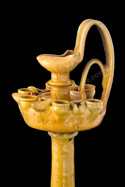 Lampe chandelier, "Mnara bel Haska", Nabeul début 20ème siécle - Ceramique jaune et verte - Lalla Hadria Museum - Djerba Explore - Djerba
