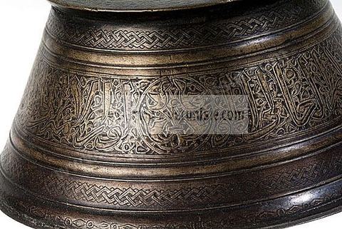 BASE DE CHANDELIER EN BRONZE. Syrie du Nord ou Mossoul,14  sicle. 
