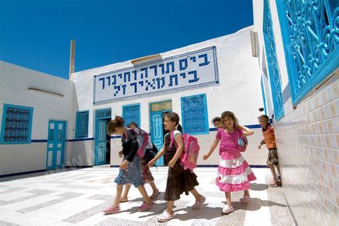 Ecole d'enseignement religieux juifs pour les filles à Hara Kebira le quartier juif dans la banlieue de Houmt Souk sur l'île de Djerba. Les jeunes juifs sur l'île de Djerba suivent à la fois un enseignement religieux (juif) et les cours de l'école publique tunisienne (musulman)