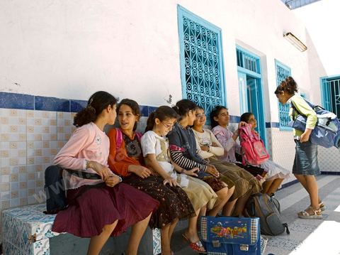 Ecole d'enseignement religieux juifs pour les filles à Hara Kebira le quartier juif dans la banlieue de Houmt Souk sur l'île de Djerba. Les jeunes juifs sur l'île de Djerba suivent à la fois un enseignement religieux (juif) et les cours de l'école publique tunisienne (musulman)