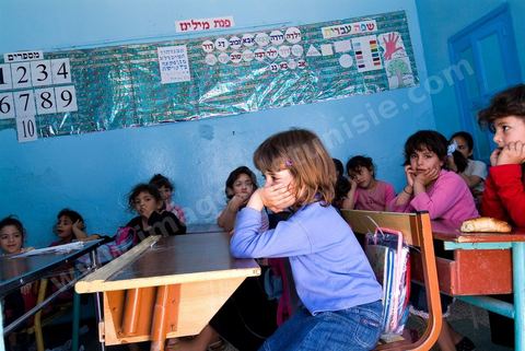 Ecole d'enseignement religieux juifs pour les filles à Hara Kebira le quartier juif dans la banlieue de Houmt Souk sur l'île de Djerba. Les jeunes juifs sur l'île de Djerba suivent à la fois un enseignement religieux (juif) et les cours de l'école publique tunisienne (musulman)