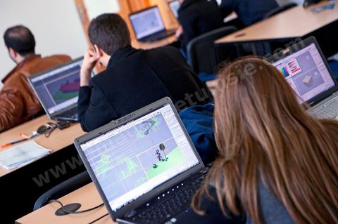 Cours de CAO et DAO pour les étudiants d'architecture à l'Université Privée Tunis Carthage (UTC) à la Soukra - banlieue nord de Tunis
