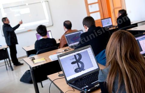 Cours de CAO et DAO pour les étudiants d'architecture à l'Université Privée Tunis Carthage (UTC) à la Soukra - banlieue nord de Tunis