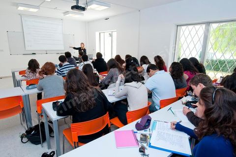 Salle de classe de l'Université de Tunis Dauphine à El Omrane à Tunis