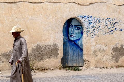 A Erriadh, Djerbahood, le musée à ciel ouvert de street art développée par Mehdi Ben Cheikh, de la galerie Itinérance à Paris 13.