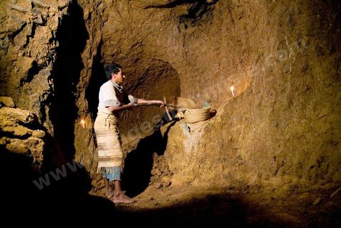Carrières d'argile à Guellala, à plus de 50 ml de profondeur les potiers exploitent encore les carrières d'argile utilisées par les punique à l'époque antique