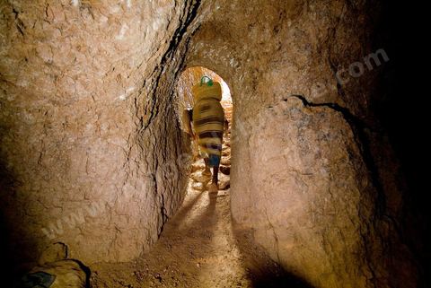 Carrières d'argile à Guellala, à plus de 50 ml de profondeur les potiers exploitent encore les carrières d'argile utilisées par les punique à l'époque antique