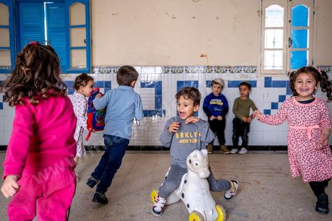 À Hara Kbira, quartier juif à Houmt Souk, jardin d'enfants pour les juifs de la Fondation Toura ve Hanoukh ( torah et éducation). 
