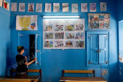 À Hara Kbira, quartier juif à Houmt Souk, école des garçons et filles juifs, par alternance, de la Fondation Toura ve Hanoukh ( torah et éducation).