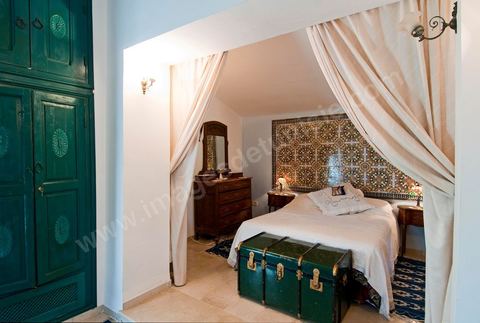 Chambre de la maison d'hôte Dar Chennoufi dans la campagne face à la ville du Kef.