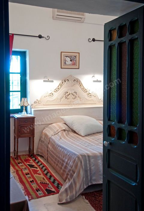 Chambre de la maison d'hôte Dar Chennoufi dans la campagne face à la ville du Kef.