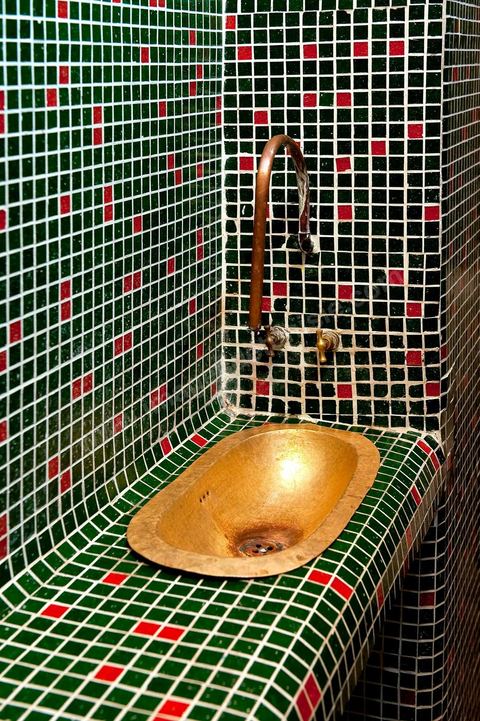 Salle d'eau dans la Maison de Marouane et Sondos Ben Milled dans la medina de Tunis