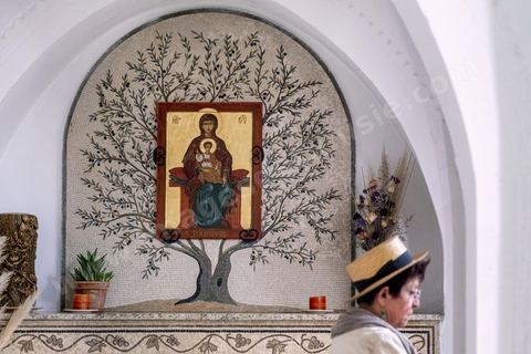 L'église Saint-Joseph de Djerba, située dans la ville de Houmt Souk sur l'île de Djerba, est une église catholique construite en 1848 et agrandie en 1855. Cédée au gouvernement tunisien en 1964, elle devient un bâtiment municipal avant de retrouver sa fonction sacerdotale en 2005.
